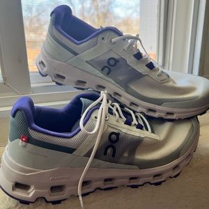 Size 8 women’s Cloud Vista running shoes hardly worn